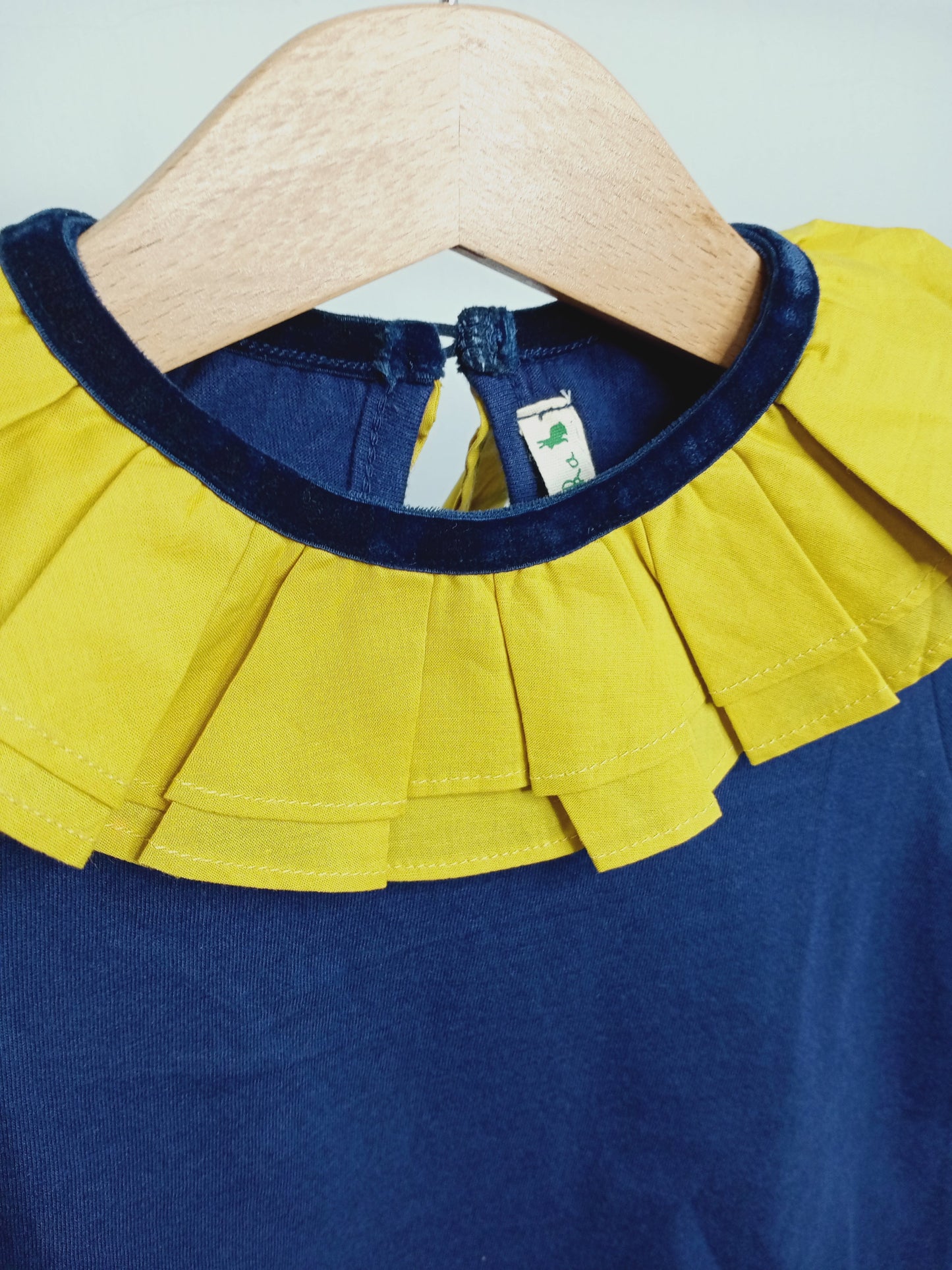 Girl Black Long Sleeve Top - Yellow Collar ( Made in Korea)