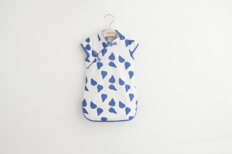 Girls sweet blue pears white cheongsam