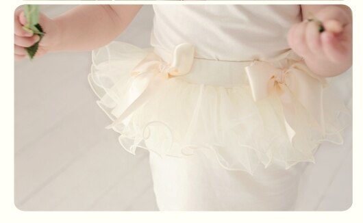 Deluxe  Aroa Cream Skirt ( Made in Korea)