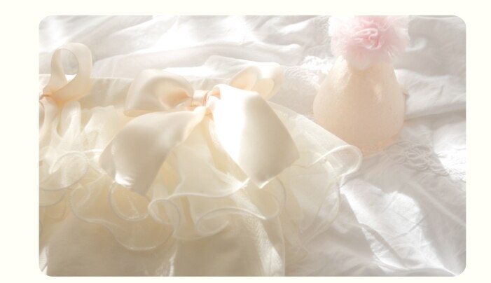 Deluxe  Aroa Cream Skirt ( Made in Korea)